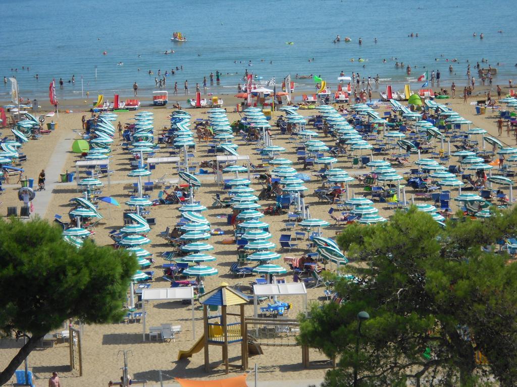 Appartamenti Vacanza Albatros ลินญาโน ซับเบียโดโร ภายนอก รูปภาพ