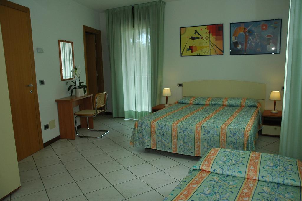 Appartamenti Vacanza Albatros ลินญาโน ซับเบียโดโร ภายนอก รูปภาพ